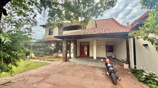IMPONENTE RESIDENCIA EN ALQUILER C PISCINA – RECOLETA.Para vivienda y oficina 
