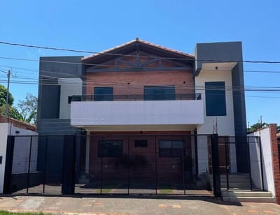 En Venta:  Casa de Dos Plantas en Barrio San Juan – Villa Elisa