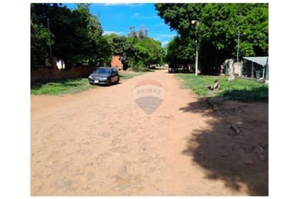 Vendo casa en el barrio Laurelty de Luque