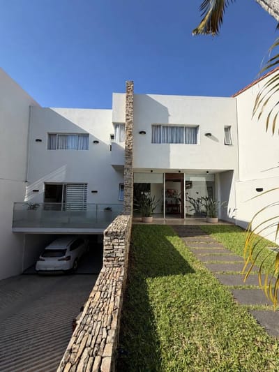 Residencia en venta en el Barrio Mburucuyá