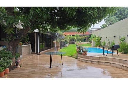 EN VENTA CASA DE UNA PLANTA CON PISCINA 