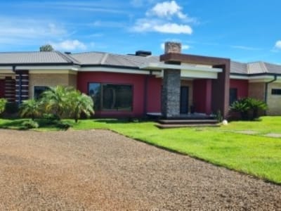 Venta Casa de Lujo en la Ciudad de Hohenau