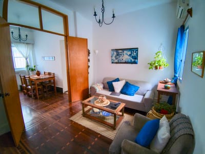 Dueño Vende Apartamento En Ciudad Vieja, 2 Dormitorios, A 1 Cuadra De La Rambla