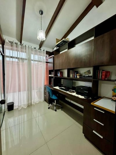 CASA MODERNA CON PISCINA AV. BANZER