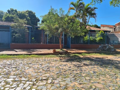 Casa - Venta - Los Laureles, Paraguay
