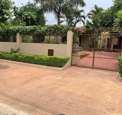 Venta de Residencia de 5 Dormitorios en Barrio Santa Luisa - Lambaré