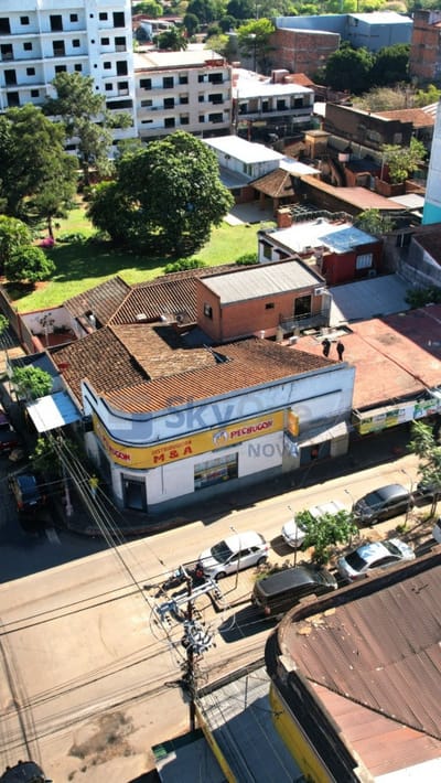 Vendo Propiedad Comercial con 11 Salones