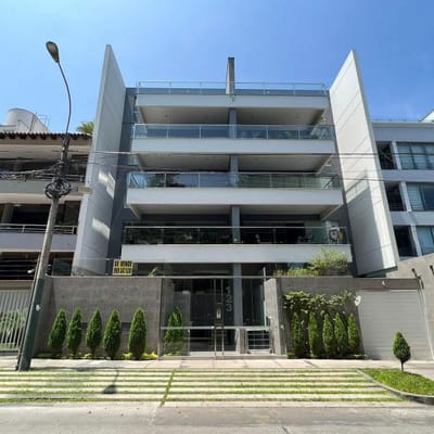 Departamento en 1er piso elevado a media cuadra del Pentagonito