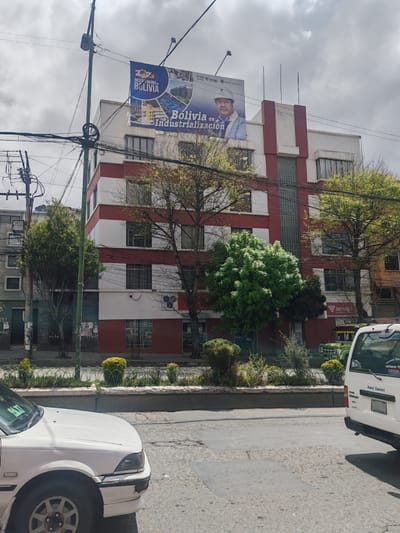 VENTA EDIFICIO, AV. ISMAEL MONTES, ZONA CENTRO LA PAZ