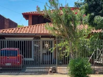 VENDO CASA EN SAN VICENTE, ZONA RESIDENCIAL ,A UNA CUADRA DE FELIX BOGADO