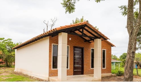 CASA A ESTRENAR EN LUQUE - MORA CUE