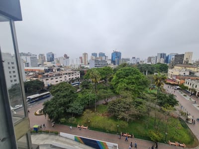 SE VENDE DEPARTAMENTO PARA REMODELAR INTEGRAMENTE FRENTE A PARQUE KENNEDY 