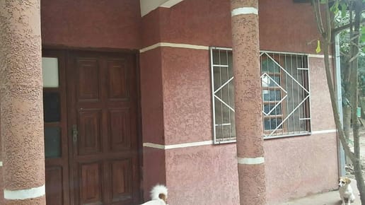 EN VENTA CASA CHALET CON GALPON (ZONA 7mo anillo RADIAL 17 1/2)