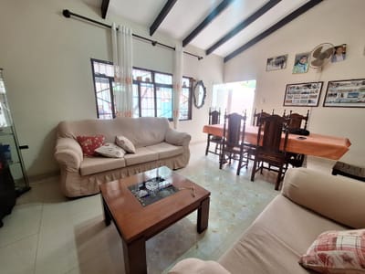 Casa en Venta en Urb. Cotoca | 5 Dormitorios + Churrasquera