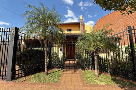CASA DE 4 DORMITORIOS EN VILLA ELISA