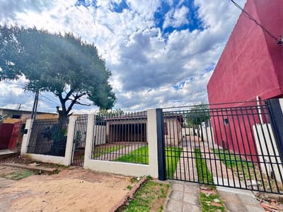 VENDO CASA DE 5 DORMITORIOS EN CAPIATÁ 