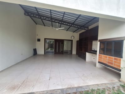 Casa pareada de 3 dormitorios en alquiler – Barrio Santa María