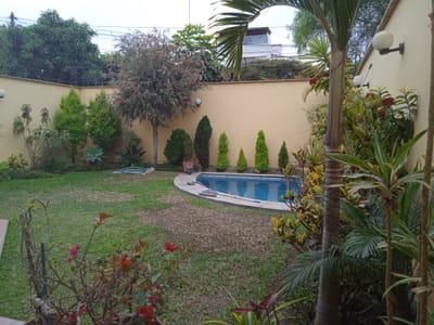 VENDO HERMOSA CASA CON PISCINA EN SAN ISIDRO     - AT