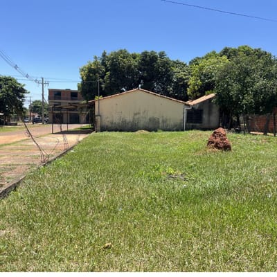 VENDO Salon Comercial en esquina - Capiata