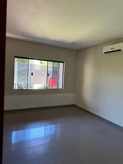 EN VENTA CASA BARRIO MBURUCUYÀ UBICACIÒN PRIVILEGIADA