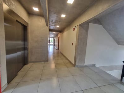 Vendo Departamento de Dos Dormitorios Zona Shopping Mariano