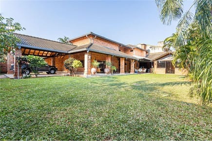 VENDO HERMOSA RESIDENCIA EN ESQUINA 744M2 TERRENO