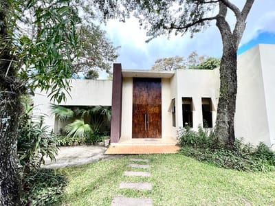 En Venta Casa Quinta De 5 Hab En Planta Baja - Centro De San Bernardino V128/