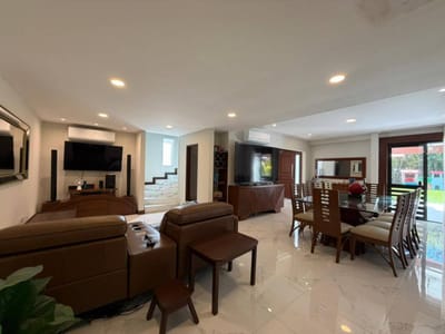 HERMOSA CASA ZONA ESTE  CON 7 HAMBIENTE