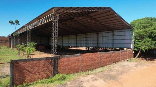 EN VENTA - Amplio terreno con Tinglado en Venta