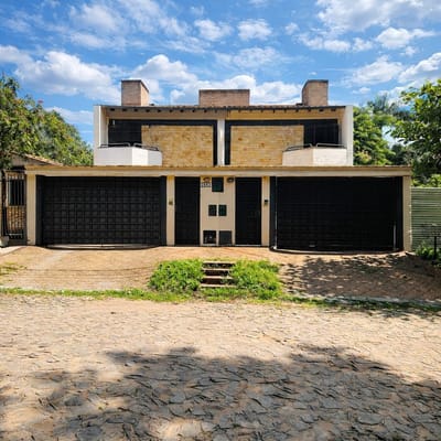 En Venta 2 dúplex juntos a refaccionar en la mejor zona de Mburucuyá