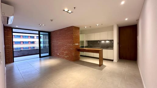 Vendo Departamento En Edificio Bernardino  118 M2 Con Area De Servicio Completa