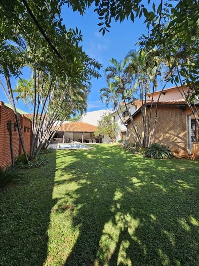 CASA EN LOS LAURELES ASUNCION A REFACCIONAR