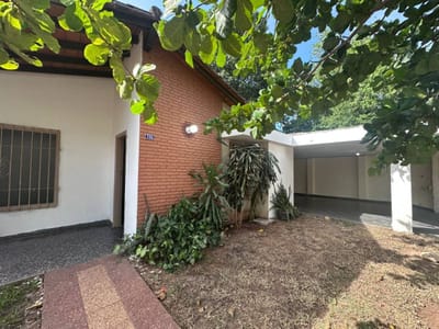  Oportunidad para inversores y familias. Casa de 4 dormitorios en Venta!