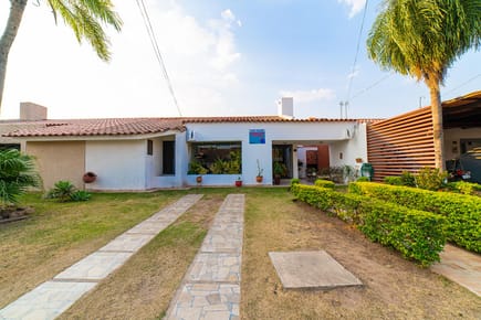 CASA DE3 DORMITORIOS EN VENTA EN CONDOMINIO ZONA ESTE 