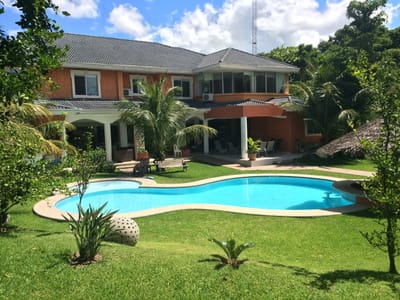 Mansion en venta, Condominio Colinas del Urubo II