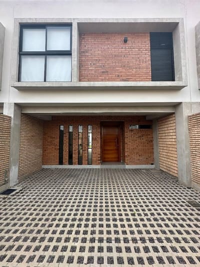 EN VENTA – 4 DÚPLEX CON RENTA ACTIVA EN LOMA MERLO, LUQUE
