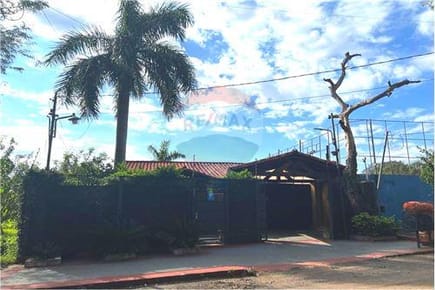 Vendo Amplia Casa en Lambaré a média cuadra del hospital del corazón 