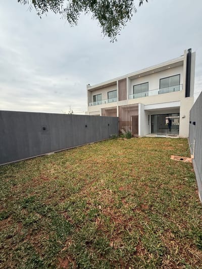 En venta duplex en Loma Merlo