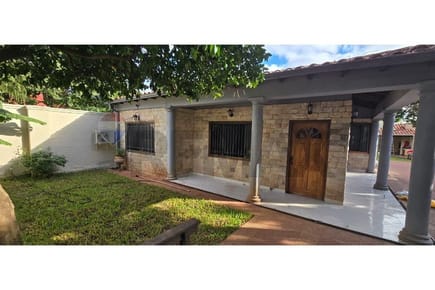 Amplia Y Cómoda Residencia En Alquiler En Lambaré