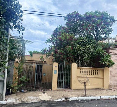 VENDO CASA A REFACCIONAR EN ZONA CENTRO DE ASUNCIÓN