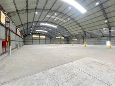 Alquiler Local Industrial de 2030m2 en Nuevo París