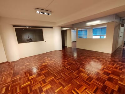ALQUILER Oficina de 120m2 en Edificio Torre Independencia en Ciudad Vieja