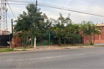 EN VENTA TERRENO CON CASA A DEMOLER