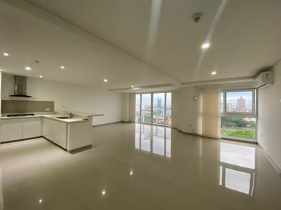 EN ALQUILER LINDO DEPARTAMENTO DE 3 DORMITORIOS ZONA BANZER