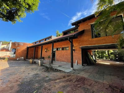 EN ALQUILER CASONA PARA USO COMERCIAL CON EXCELENTE UBICACION