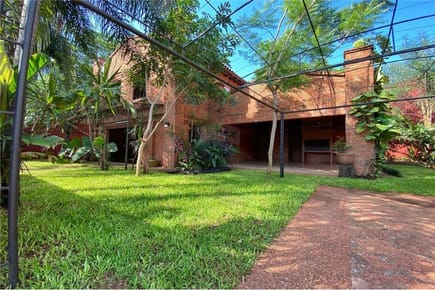 VENDO HERMOSA CASA SOBRE LAGUNA GRANDE ZONA MORAVIA