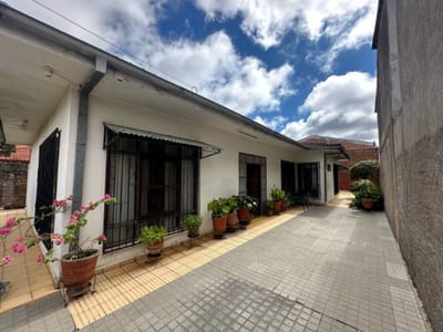 Amplia casa de 3 dormitorios en alquile zona Nor Este Av. Guapay