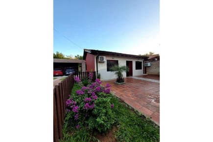 HERMOSA CASA EN VENTA  ZONA PALACIO DE JUSTIICA 