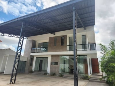 CASA PARA NEGOCIO, SOBRE AVENIDA