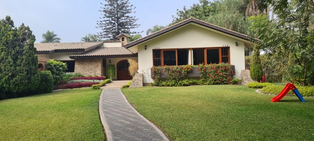 Venta De Linda Y Amplia  Casa Con Piscina  De 1500 M2 En La Molina